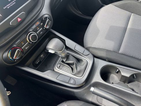 Used 2025 Kia Soul LX w/ LX Technology Package FWD image 39