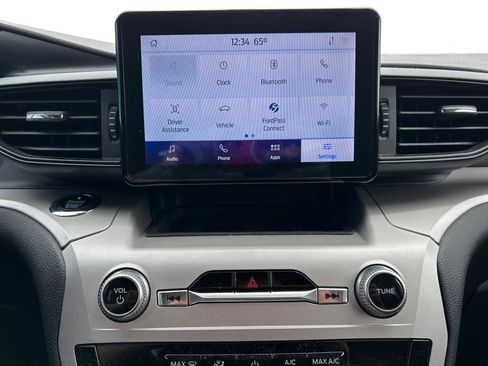 Used 2020 Ford Explorer XLT AWD/4WD image 25