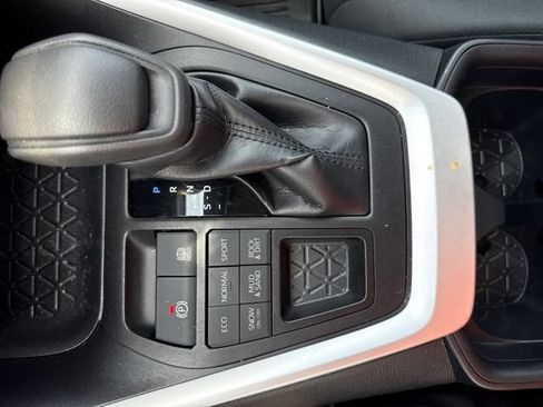 Used 2019 Toyota RAV4 LE AWD/4WD image 34