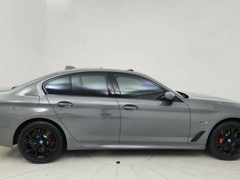 Used 2022 BMW 530e xDrive w/ Executive Package image 6