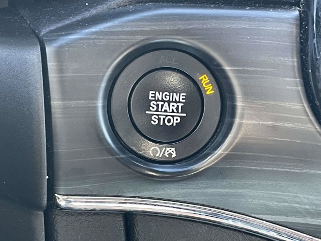 Used 2020 Jeep Grand Cherokee Limited w/ Luxury Group II RWD image 25