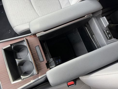 Used 2024 Toyota Sienna LE image 26