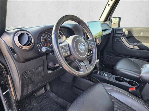 Used 2017 Jeep Wrangler Sahara AWD/4WD image 10