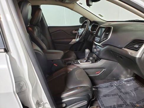 Used 2018 Jeep Cherokee Trailhawk image 9