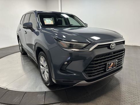 Used 2025 Toyota Grand Highlander AWD image 2