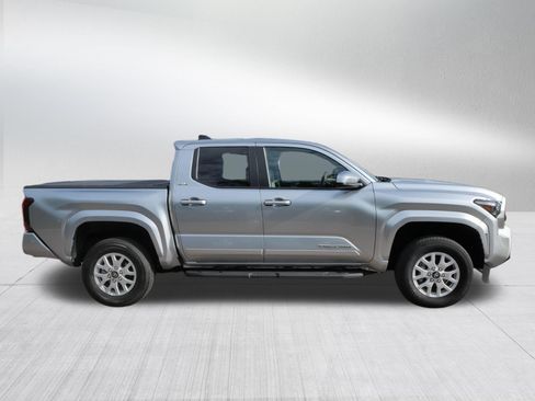 Certified 2024 Toyota Tacoma SR5 AWD/4WD image 9