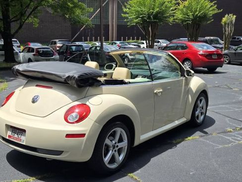 Used 2010 Volkswagen Beetle Convertible FWD image 12