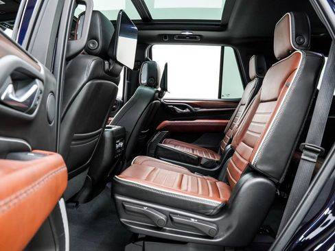 Used 2023 GMC Yukon Denali Ultimate AWD/4WD image 19