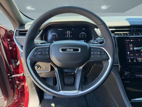 Used 2024 Jeep Grand Cherokee Altitude AWD/4WD image 18
