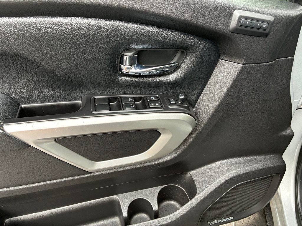 Used 2017 Nissan Titan SL AWD/4WD image 24