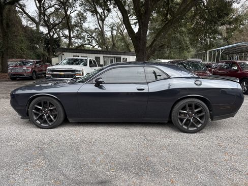 Used 2019 Dodge Challenger R/T w/ Driver Convenience Group image 2