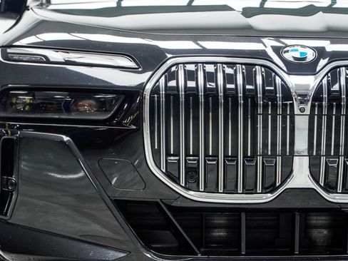 Used 2024 BMW 740i RWD image 11