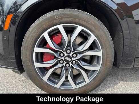 Used 2024 Cadillac XT6 Sport w/ Technology Package image 11