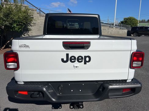 Used 2022 Jeep Gladiator Sport image 12