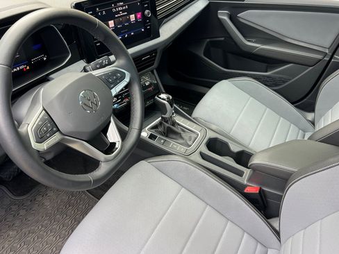 Certified 2025 Volkswagen Jetta SE image 10