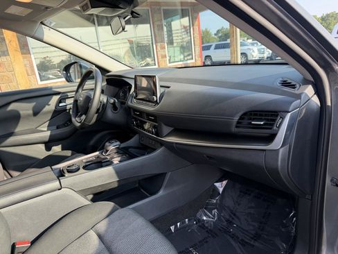 Used 2025 Nissan Rogue SV AWD/4WD image 22