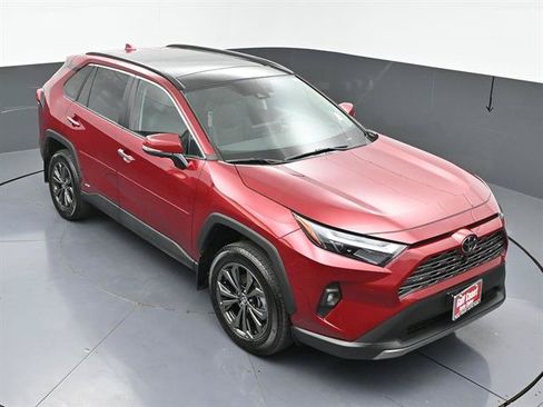 Certified 2025 Toyota RAV4 Limited w/ Advanced Technology Package AWD/4WD image 39