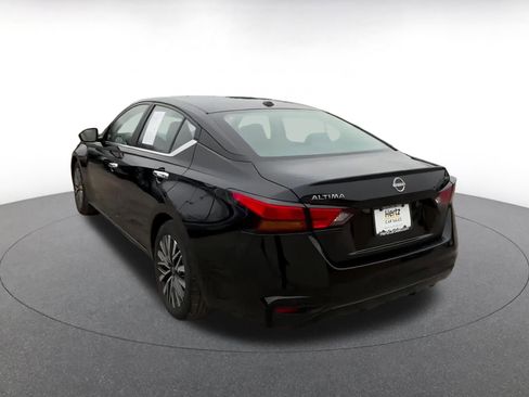 Used 2024 Nissan Altima 2.5 SV image 11