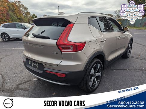 Certified 2023 Volvo XC40 B5 Plus image 5