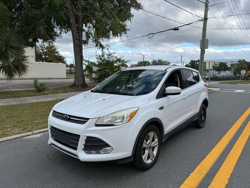 Used 2016 Ford Escape SE image 2
