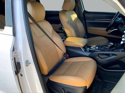 Used 2022 Kia Telluride SX w/ Towing Package FWD image 9