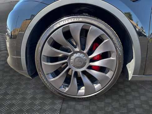 Used 2023 Tesla Model Y Performance AWD/4WD image 9