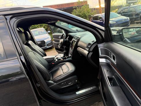 Used 2018 Ford Explorer Limited image 18