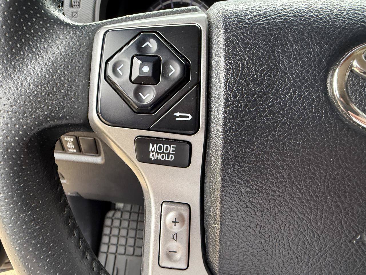 Used 2016 Toyota 4Runner SR5 AWD/4WD image 15