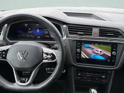 Used 2023 Volkswagen Tiguan SE R-Line FWD image 19