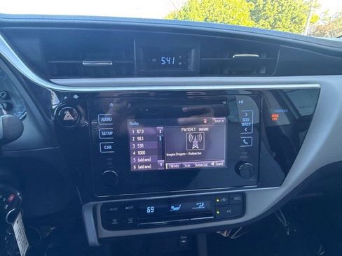 Used 2018 Toyota Corolla LE FWD image 25