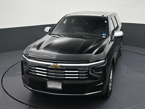 Used 2026 Chevrolet Suburban Premier AWD/4WD image 28