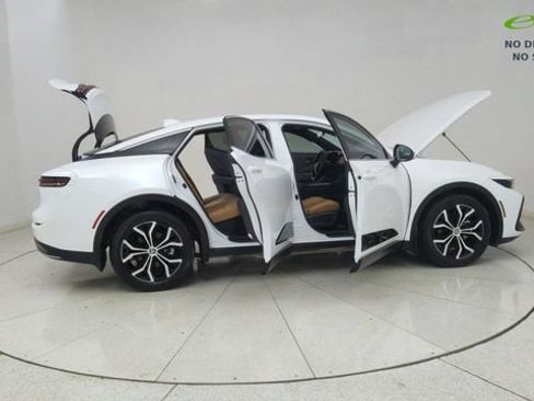 Used 2024 Toyota Crown AWD/4WD image 69