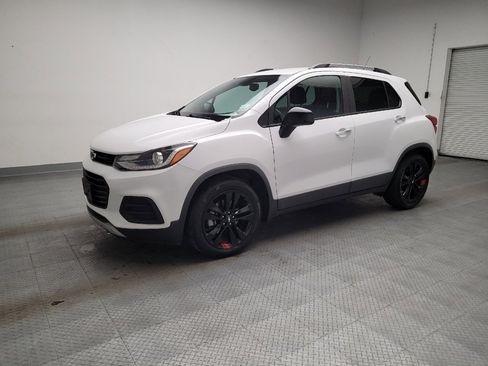 Used 2018 Chevrolet Trax LT w/ Redline Edition image 2