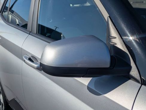 Used 2025 Hyundai Venue SEL FWD image 10