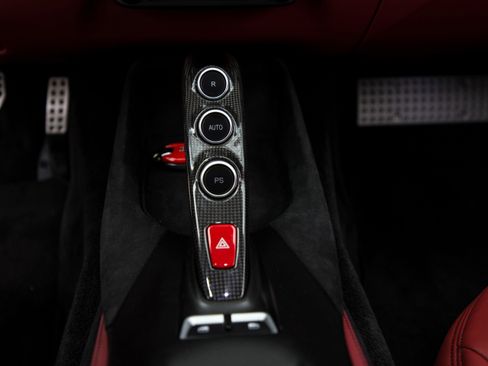 Used 2020 Ferrari 812 Superfast image 23