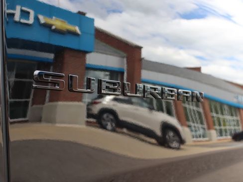 New 2025 Chevrolet Suburban Premier image 8