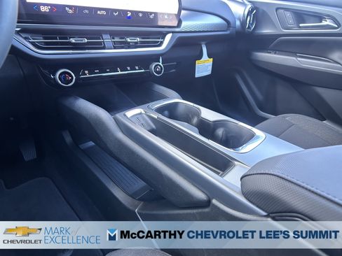 New 2026 Chevrolet Equinox EV LT image 30