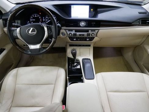 Used 2014 Lexus ES 350 w/ Luxury Package FWD image 12