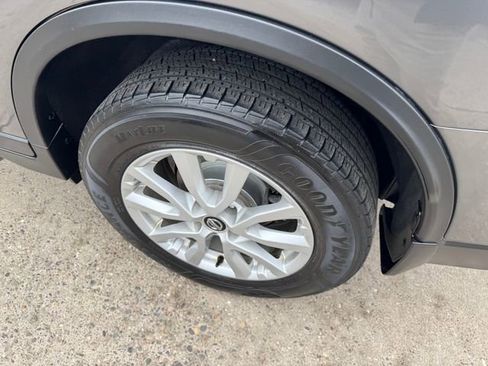 Used 2018 Nissan Rogue SV w/ Premium Package image 24