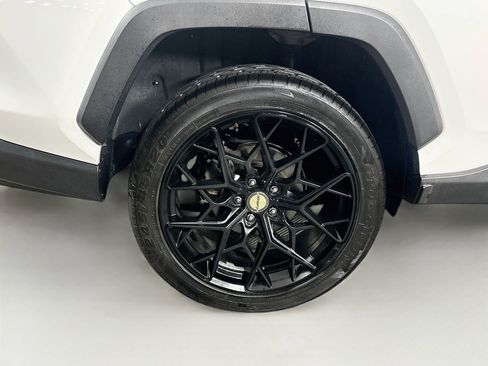 Used 2019 Toyota RAV4 LE FWD image 11