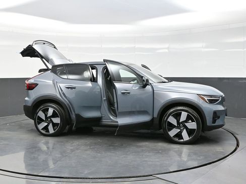 Used 2023 Volvo C40 P8 Recharge Ultimate image 40