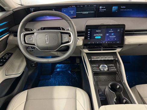 Used 2026 Lincoln Nautilus Premier image 8