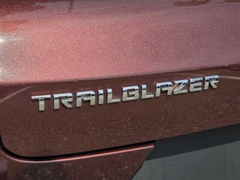 Used 2022 Chevrolet TrailBlazer LT FWD image 12