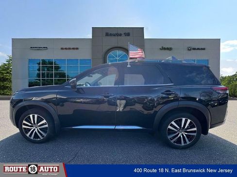 Used 2025 Nissan Pathfinder Platinum w/ Cargo Package AWD/4WD image 6