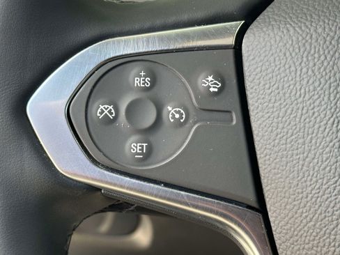 Used 2023 Chevrolet Traverse LT AWD/4WD image 23
