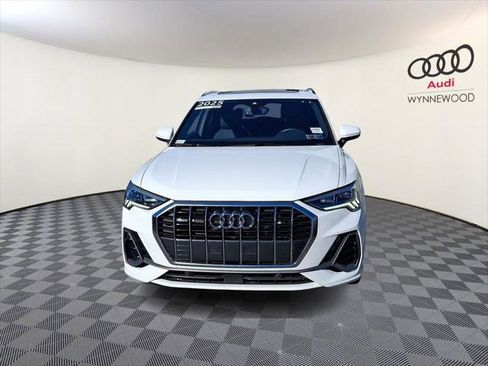 Certified 2025 Audi Q3 2.0T Premium w/ Convenience Package AWD/4WD image 3