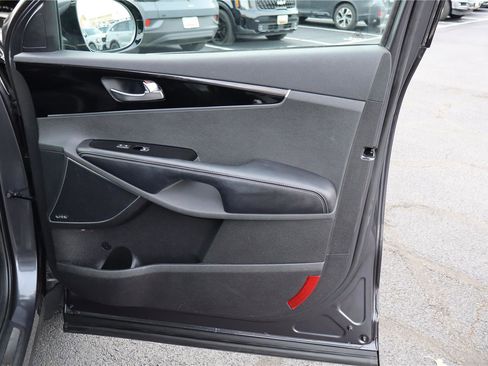 Used 2018 Kia Sorento SX image 29