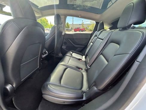 Used 2021 Tesla Model Y Long Range AWD/4WD image 14