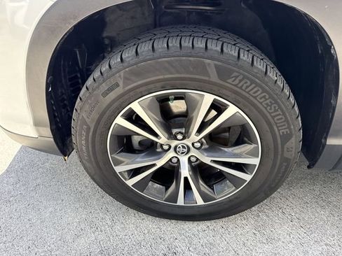 Used 2019 Toyota Highlander LE image 10
