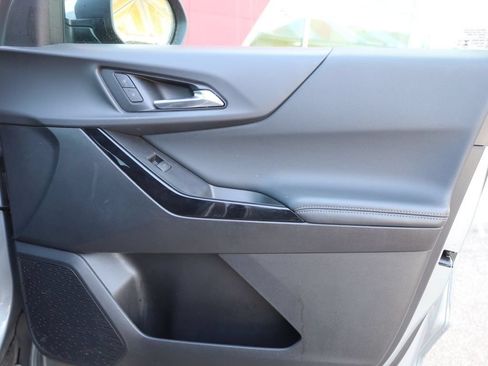 Used 2025 Chevrolet Equinox LT FWD image 13